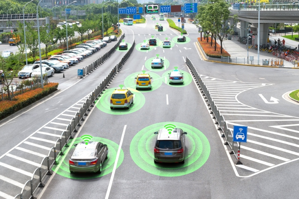 autonomous cars - communication wifi IoT smart transport-compress for web-727600-edited