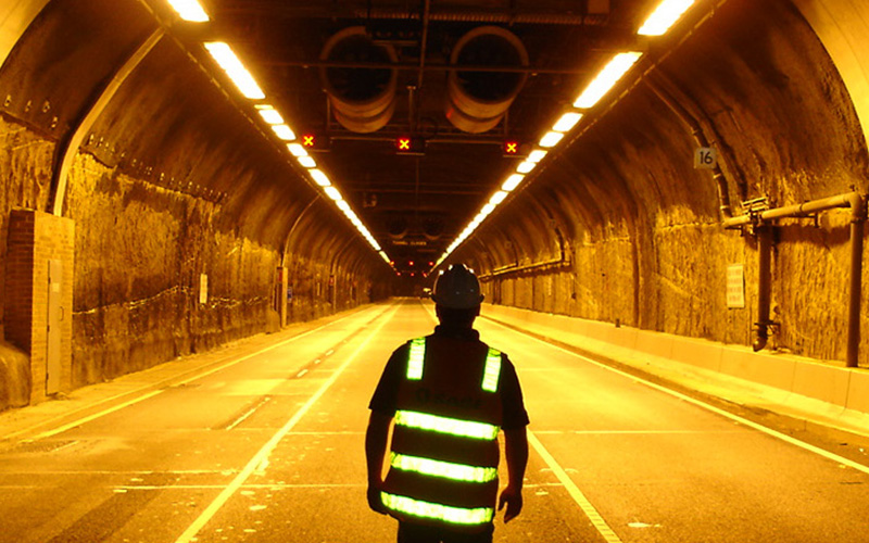 Hills M2 tunnel hi vis man